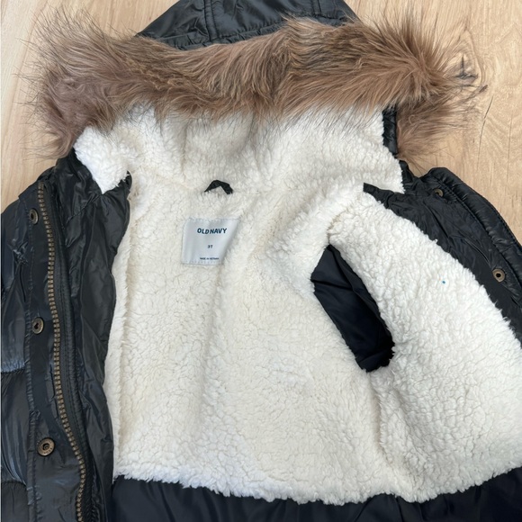 Old navy toddler puffer jacket size 3T - Picture 2 of 3
